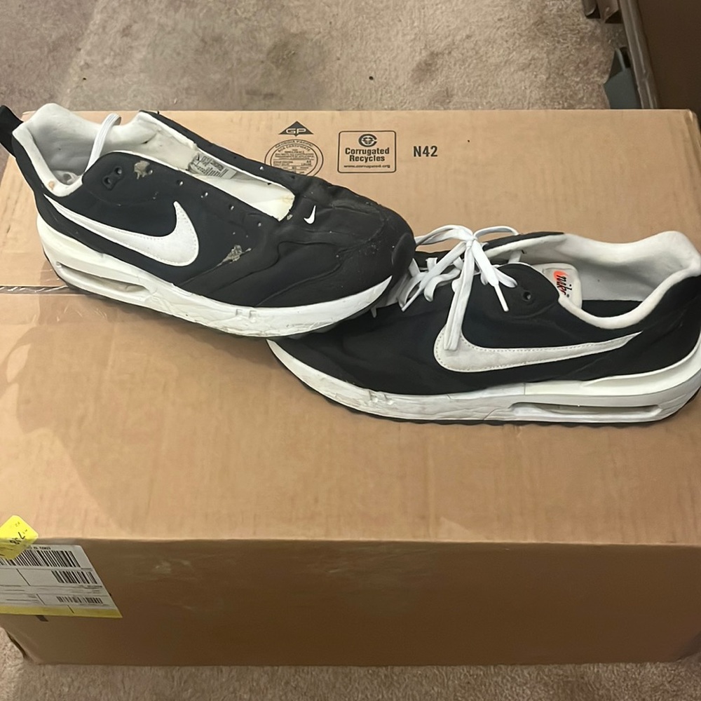 Air Maxes - Size 12, need them gone asap